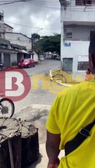 Motociclista é preso após reagir a abordagem policial em praça de Salvador; assista