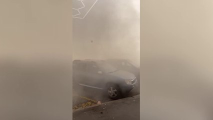 Sesto San Giovanni, il momento del crollo della ex Magneti Marelli: la nube di fumo e detriti in strada