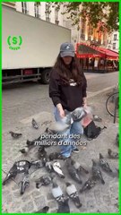 Céline de @pinpon.pigeon parcourt les rues de Paris et de Marseille pour soigner les pattes des pigeons blessés. Son autre but à travers cette démarche : sensibiliser le public pour changer le regard porté sur ces oiseaux trop souvent dénigrés. 👏 On l