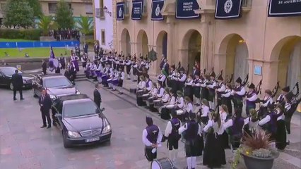 El gesto de la princesa Leonor y la infanta Sofía, con su abuela, la reina Sofía, en los Premios Princesa de Asturias