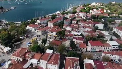 Sağanak yağışın ve selin vurduğu Foça'da her yer çamurların altında kaldı