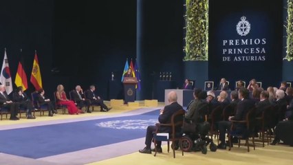 Las palabras con las que se dirige Leonor a sus padres