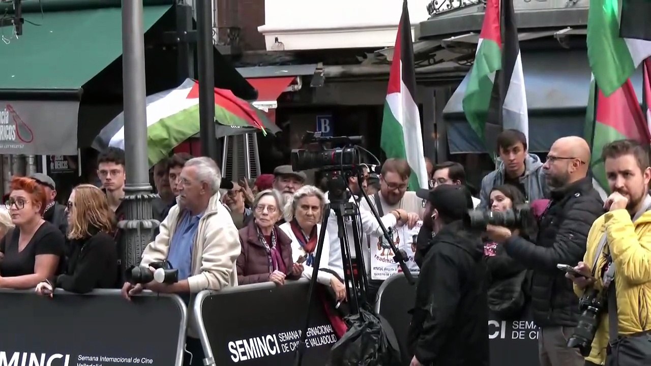 Los primeros invitados posan en la alfombra azul de la 70ª edición de la Seminci de Valladolid