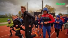 Le champion du monde du 400 m Alexander Doom inspire de jeunes athlètes à Arlon