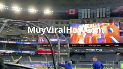 Shohei Ohtani entrena bateo en el Rogers Centre