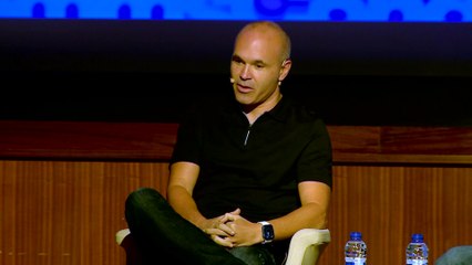 El exfutbolista Iniesta afirma que quiere "ayudar a la gente" desde su posición privilegiada
