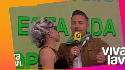 Alex B le dedica romántica canción a la Maestra Resurrección