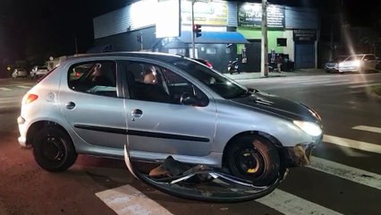 Peugeot e Veloster batem em cruzamento no Bairro Claudete