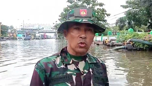 Jalan Pantura Kaligawe Semarang Terendam, Lalu Lintas Macet Panjang