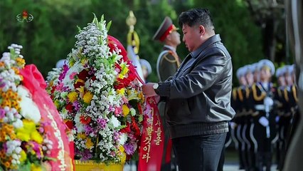 Estimado camarada Kim Jong Un visita Cemitério dos Mártires do Corpo de Voluntários do Povo Chinês