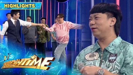 Lassy, nagtampo nang isayaw ni BGYO Gelo si MC? | It's Showtime