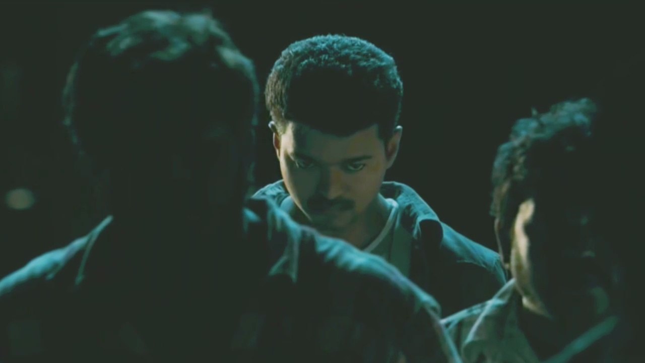Kaththi Movie Powerful Fight Scene | Vijay Mass Entry Scene - video ...