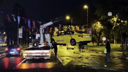 İstanbul Vatan Caddesi'nde yol çöktü! Bir taksi takla attı