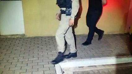 Jovem com Dodge Ram foge em alta velocidade pelas ruas de Cascavel, mas é capturado pela PM