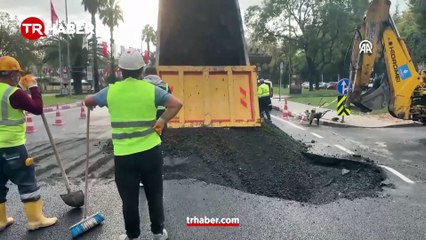 11 kent alarmda! İstanbul'u sağanak vurdu: Yol çöktü taksi ters döndü