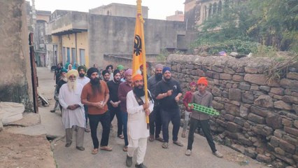 प्रभात फेरी निकाल गुरु नानक देव की महिमा का किया गुणगान