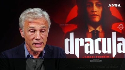 "Dracula - L'amore perduto", Christoph Waltz nei panni di un sacerdote acchiappa vampiri
