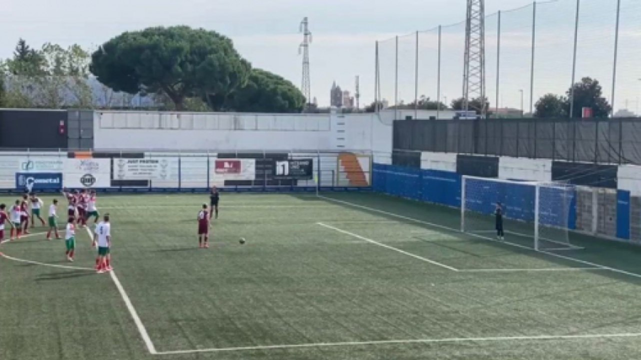 Deve calciare il rigore, ma... l’arbitro fischia la fine: scatta la polemica