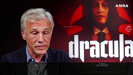 "Dracula - L'amore perduto", Christoph Waltz nei panni di un sacerdote acchiappa vampiri
