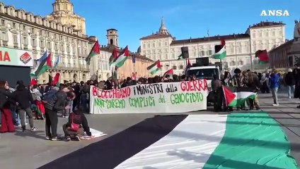 A Torino la protesta pro Pal: "Blocchiamo i ministri della guerra"