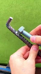 1 chiếc bàn chải cũ = cứu cả vòi nước! Không gọi thợ, không mua đồ. Chỉ cần hiểu nguyên lý 💡💰Tiết kiệm hàng triệu đồng mỗi tháng 🎥 Video chứng minh đây 👇 Bạn có mẹo nào hay hơn? Comment để mọi người cùng học nhé! 🔧💬