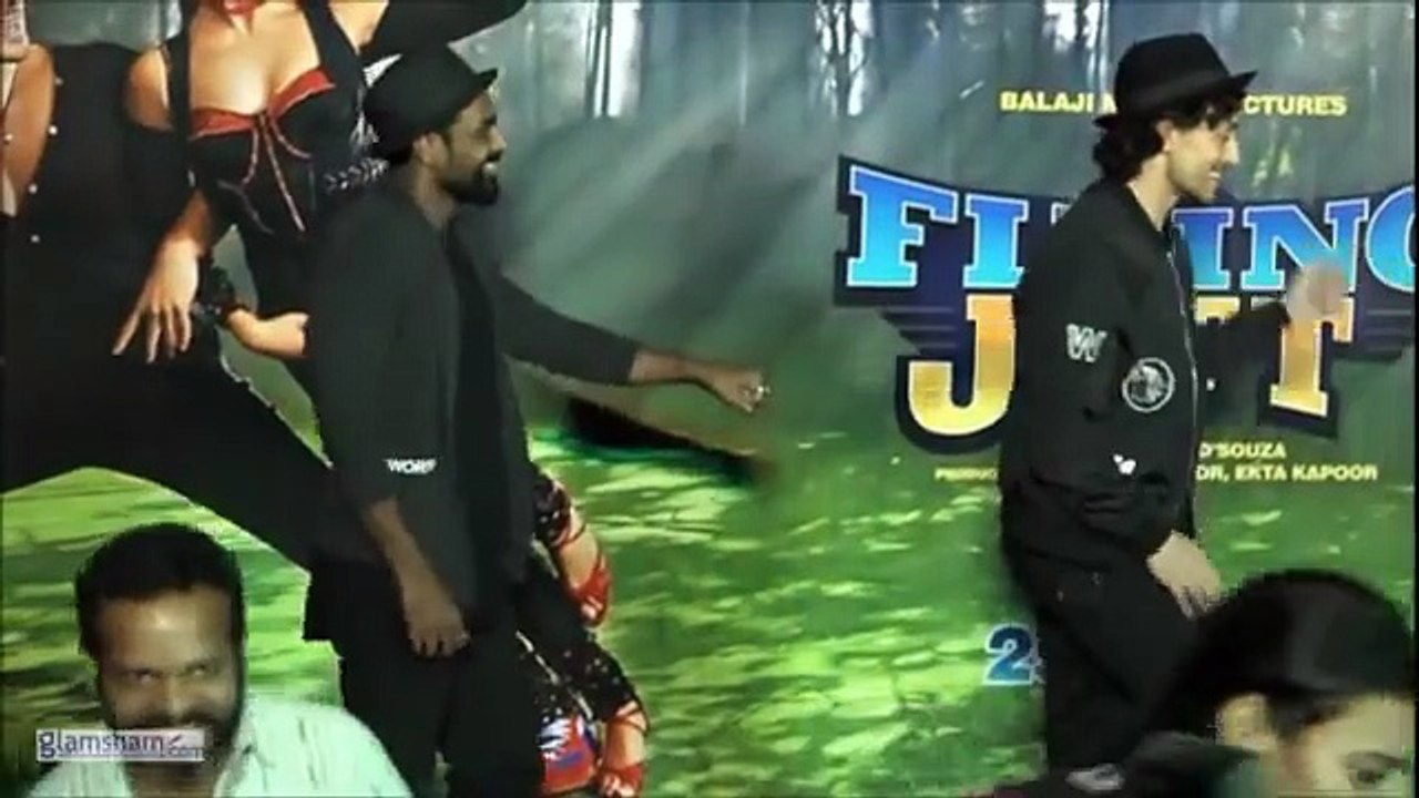 Tiger Shroff gets a little shy showing off his moves next to dance master Remo D’Souza. Humble vibes, superstar energy! 💃😅✨  #glamsham #tigershroff #remodsouza #dance #bollywood #funmoment #spotted #celebrityvibes  glamsham, tiger shroff, remo dsouza, d