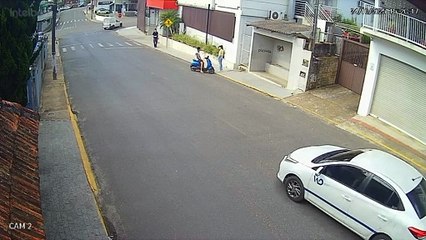 Ex-namorada tem mão amputada por homem que invadiu mercado com facão em SC