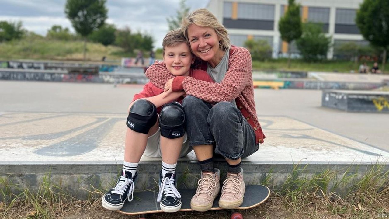 ‎"أمي مصابة بالسرطان": هل يجب إخبار الطفل بمرض أمه؟