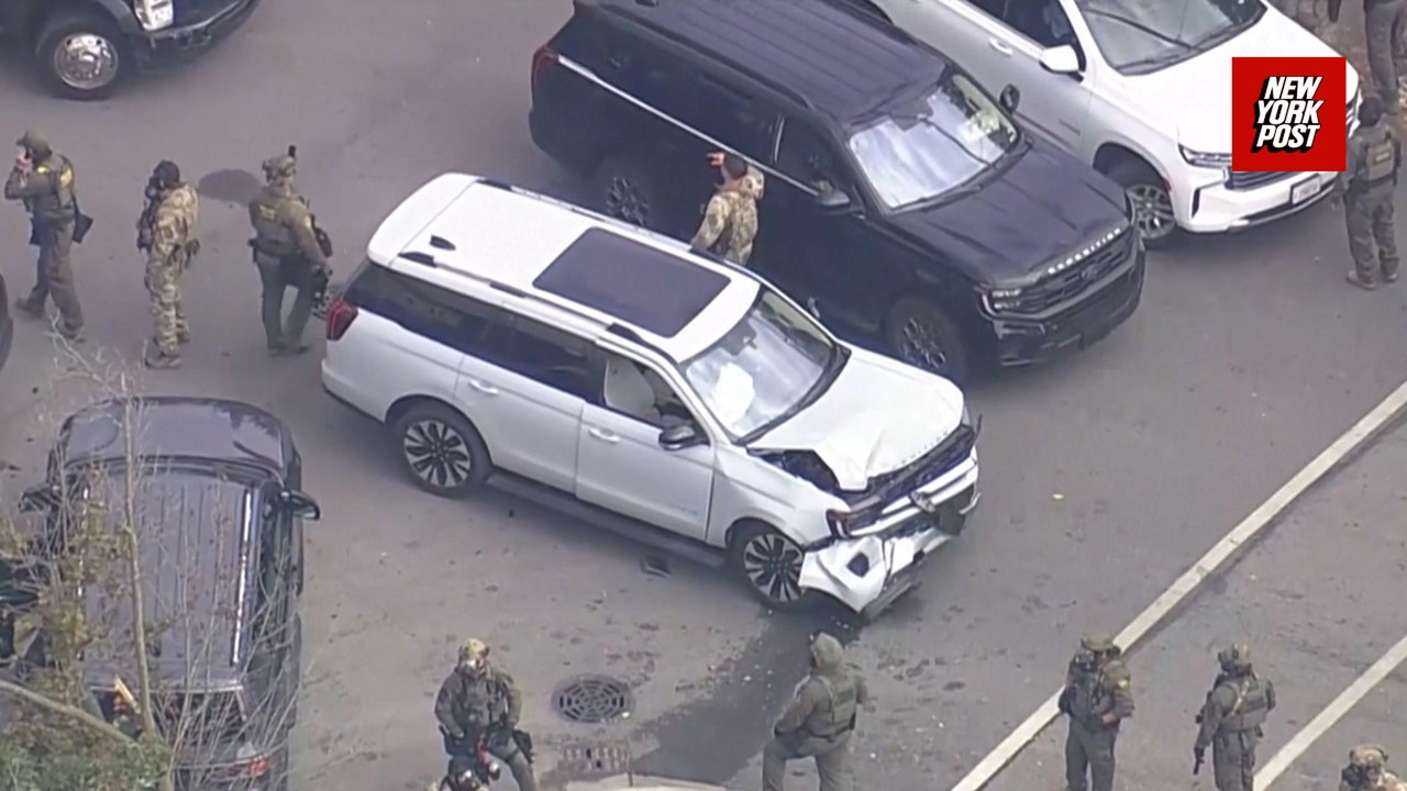 Chase involving federal agents ends in crash, sparks tense standoff with Chicago residents