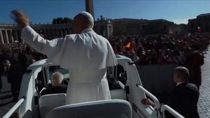Pope Leo gets Chicago pizza delivered to him at St. Peter's Square