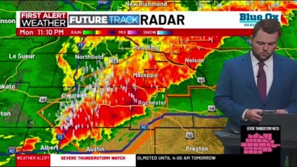 Minnesota meteorologist Nick Jansen blasted for texting wife during severe weather report: 'Unprofessional'