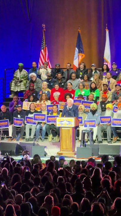 Zohran Mamdani, Bernie Sanders y AOC, en Queens, el 26 de octubre de 2025.