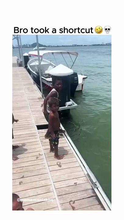 Kids jump 🤣😅