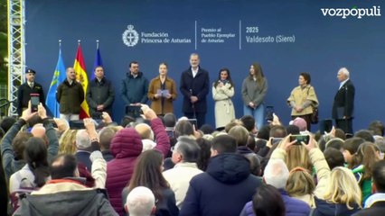 La princesa Leonor más carismática y bromista arranca las risas en Valdesoto en la entrega del premio al Pueblo Ejemplar