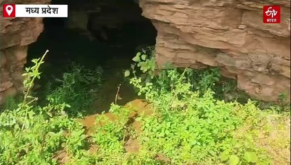 दमोह में गुफाओं के अंदर हैं गुफाएं, पत्थरों पर दिखते हैं लाल रंग के शेर-बिच्छुओं के शैलचित्र