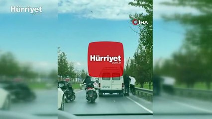 Esenyurt’ta ‘yol verme’ kavgası: Sürücüye yumruk ve motosiklet kaskıyla saldırdılar!