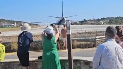 Girl at Skiathos airport loses balance during plane spotting and falls down