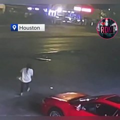 ¡Peleaban en plena carretera! Dos mujeres fueron atropelladas (Video)