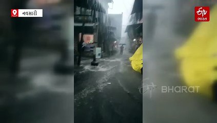 વેરાવળ-સોમનાથમાં ધોધમાર વરસાદથી પાણી ભરાયા, ગણદેવીમાં મુખ્ય બજારમાં નદી વહેતી હોય તેવા દ્રશ્યો