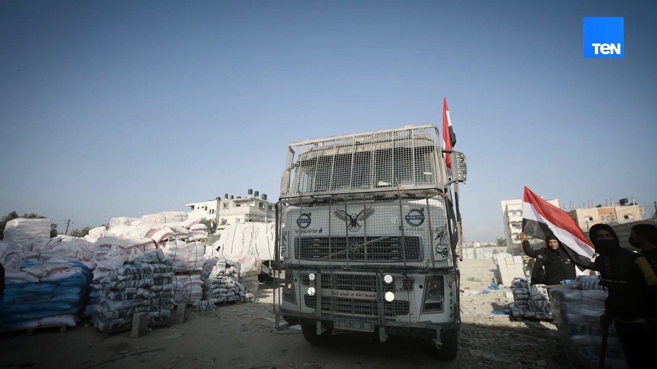 أكثر من 50 شاحنة.. من جنوب قطاع غزة تبدأ أول قافلة مساعدات في التحرك إلى مدينة غزة وشمالها