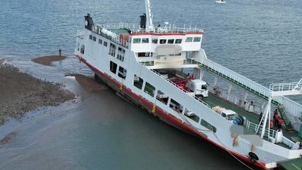 보령 고대도 해상서 여객선 모래에 걸려...승선원 30명 구조 / YTN