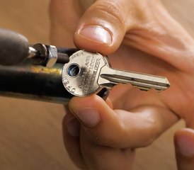 Minimize repair costs with effective hacks and DIY inventions 💸