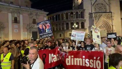 Les víctimes de la gota freda arriben a la plaça de la Mare de Déu