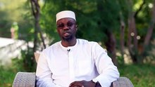 Sonko coupe court aux spéculations sur son état de santé et prépare son retour politique