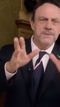 Maurizio Crozza imita matteo salvini