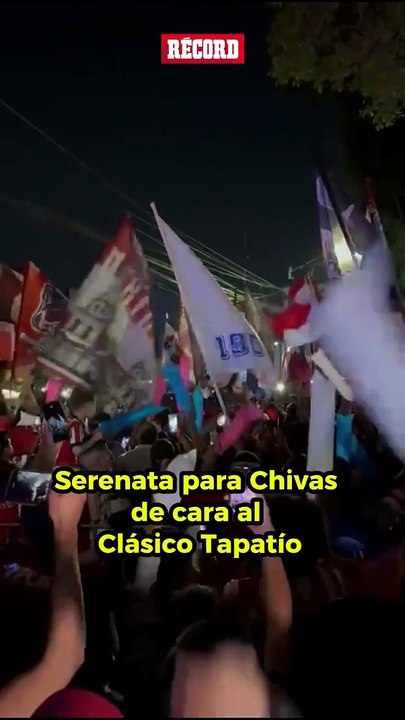 PARECE FIESTAAAA Con todo el ánimo la gente de Chivas fueron a alentar a su equipo previo al encuentro con Atlas para el día de mañana 🤯🎉 Increíble la recuesta de la afición para alentar.