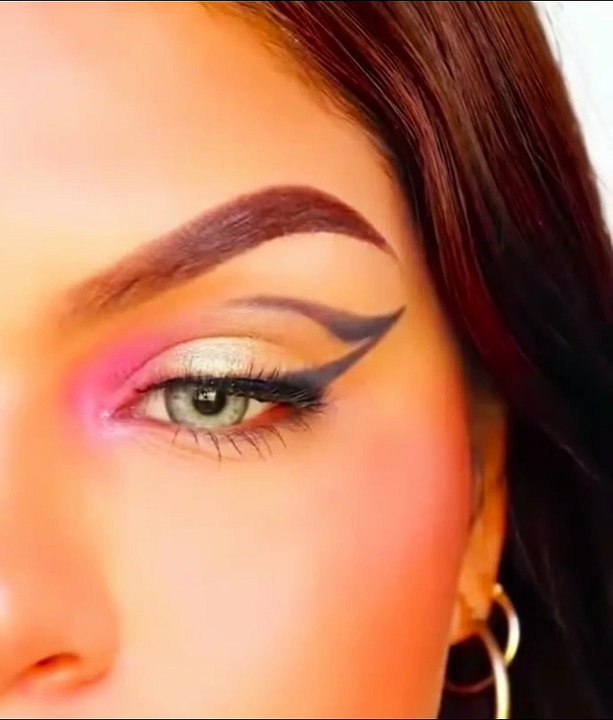 Makeup beauty tips with simple spoon help