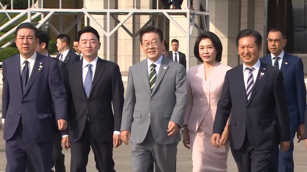 이 대통령, 아세안 정상회의 참석 위해 출국...스캠 대응·다카이치 대면 주목 / YTN