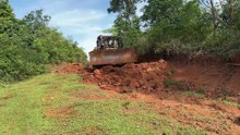 Effective Road Service Using D6R XL Bulldozer in Mountain Plantations