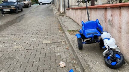 4 yaşındaki torununu kurtarmak istedi: Otomobilin altında kaldı